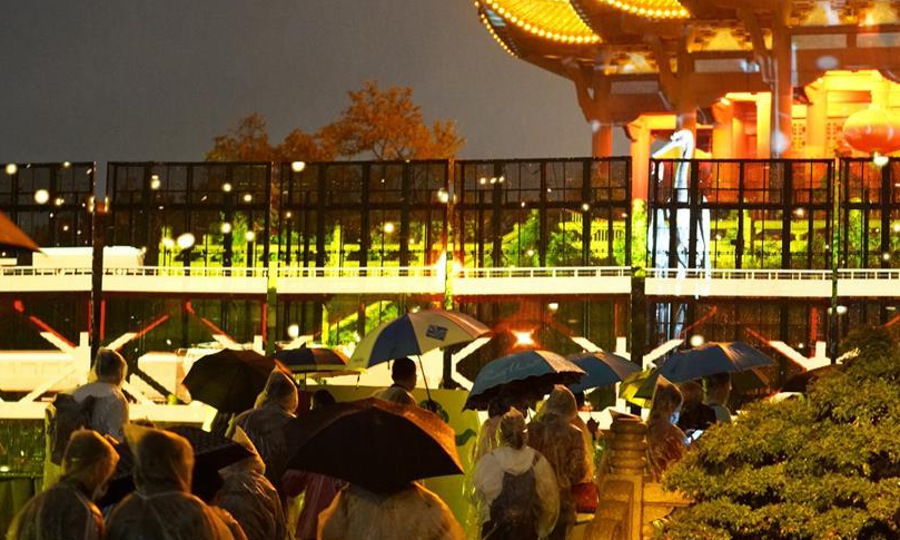 外媒热议中国“十一”黄金周：数亿人流动的背后是“中国自信”！