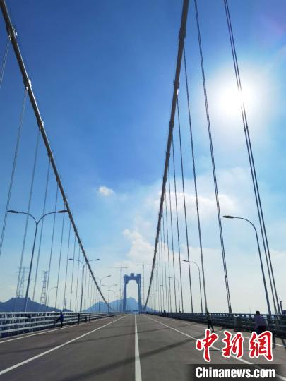 五峰山长江大桥通车倒计时 系世界首座高速铁路悬索桥