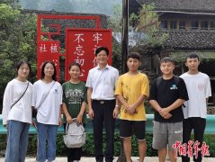 东部校长在西部：台江民族中学校长陈立群