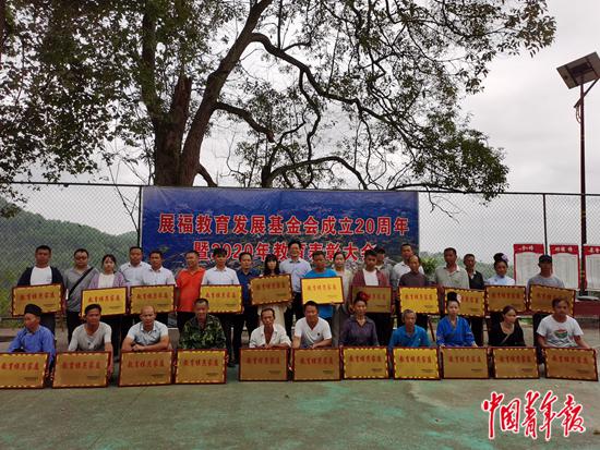 东部校长在西部：台江民族中学校长陈立群