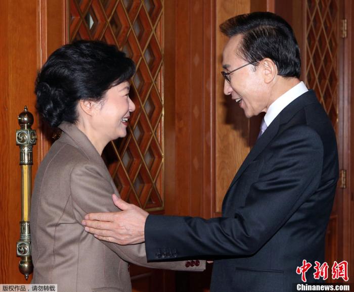 “青瓦台魔咒”再上演 韩前总统李明博获刑17年