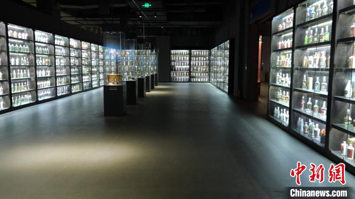 “好酒者”自建“老酒博物馆” 珍藏老酒超万种