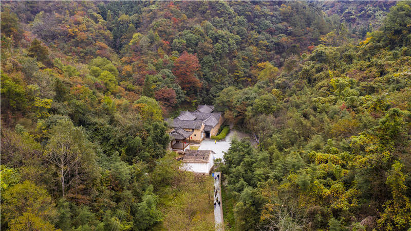 记者探访十堰茅塔乡东沟村：红色文化+绿色发展走出文旅扶贫路