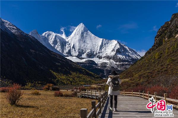 张吉林：把稻城亚丁打造成空灵圣洁悠远的地方