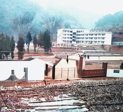 点亮山里娃的求学梦（人民眼·教育扶贫）