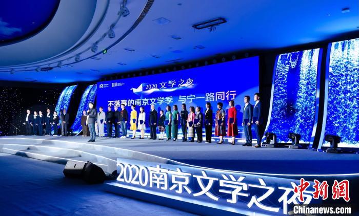 时隔三十五年:文学之都南京的“青春”回来了