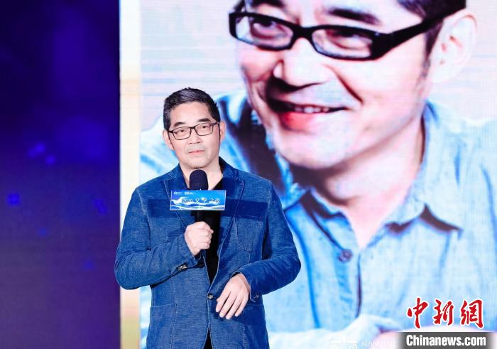 时隔三十五年:文学之都南京的“青春”回来了