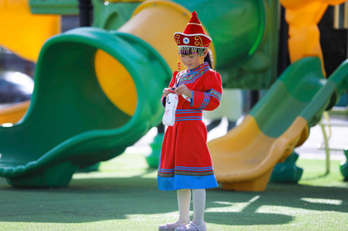 游牧民族不牧而富 元气森林捐农机暖人心