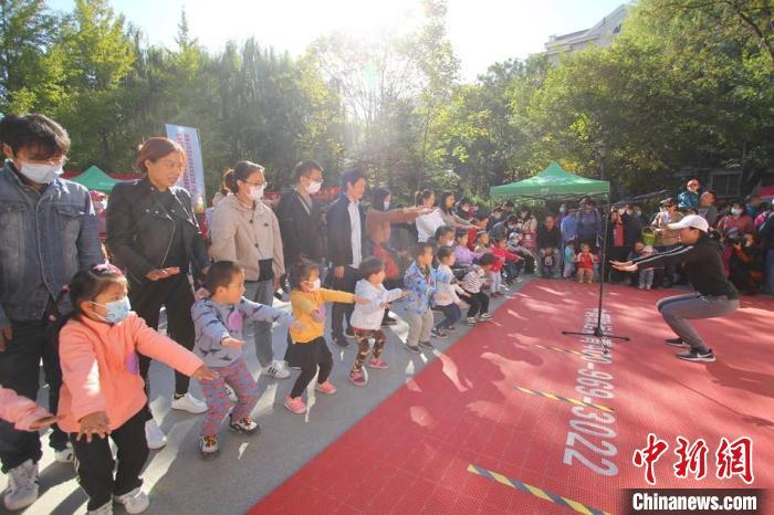 多地发文禁止家长批改作业，一纸禁令能给家长“松绑”吗?