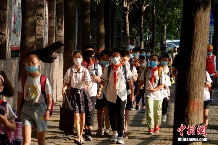 多地发文禁止家长批改作业，一纸禁令能给家长“松绑”吗?