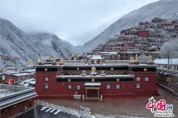 四川甘孜：出台全域景区冬春旅游门票全免政策