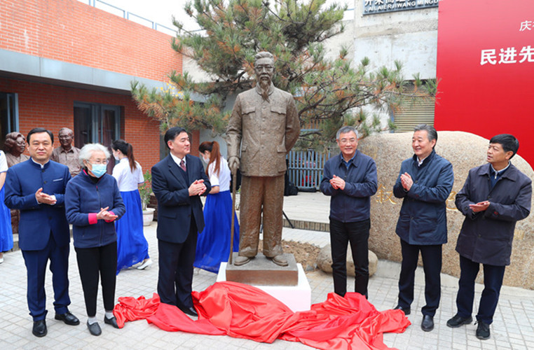 “民进先驱马叙伦先生铜像揭幕暨纪峰雕塑艺术展”在京举行