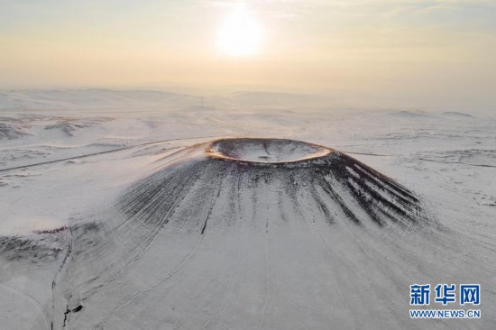 察哈尔火山群雪景如画
