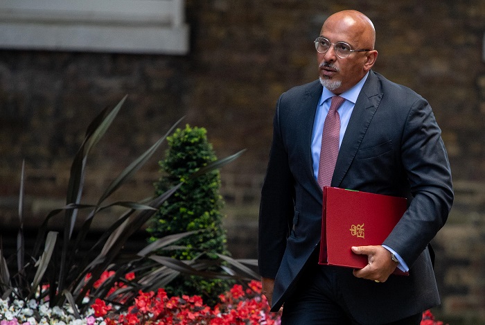 英国首相任命一名卫生国务大臣专门负责疫苗工作