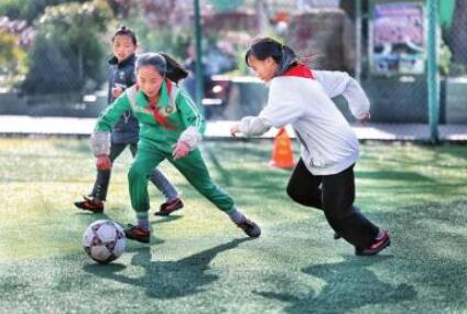 大凉山深处“铿锵玫瑰”茁壮成长