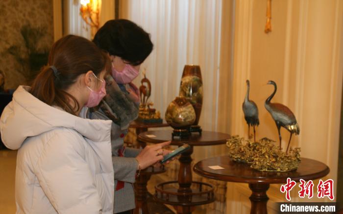 “铜道·钟仁”国际艺术展启幕 非遗大师跨界推新作《五牛中国尊》