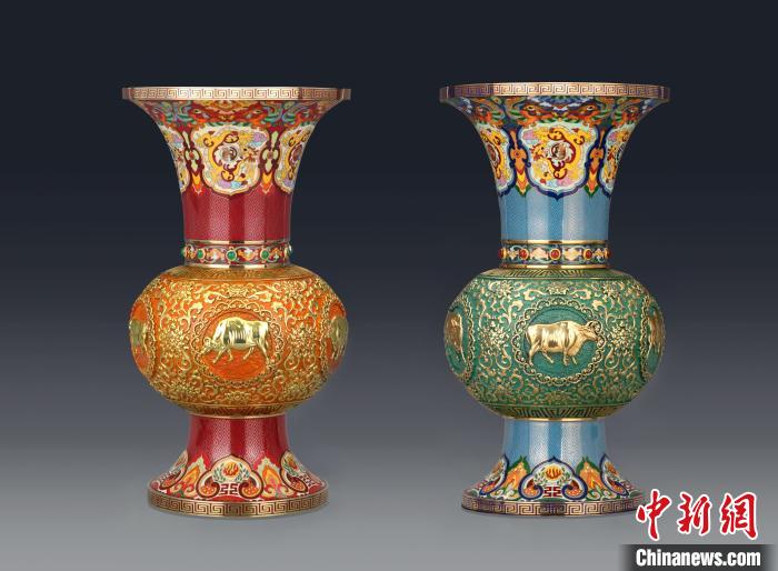 “铜道·钟仁”国际艺术展启幕 非遗大师跨界推新作《五牛中国尊》