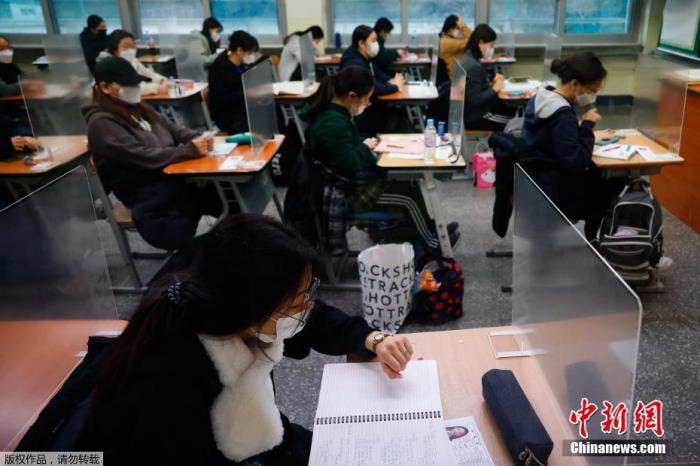 韩国全国上调防疫响应级别 首尔加大病毒检测力度