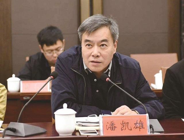 切实加强文学评论工作 推动当前文学批评健康发展