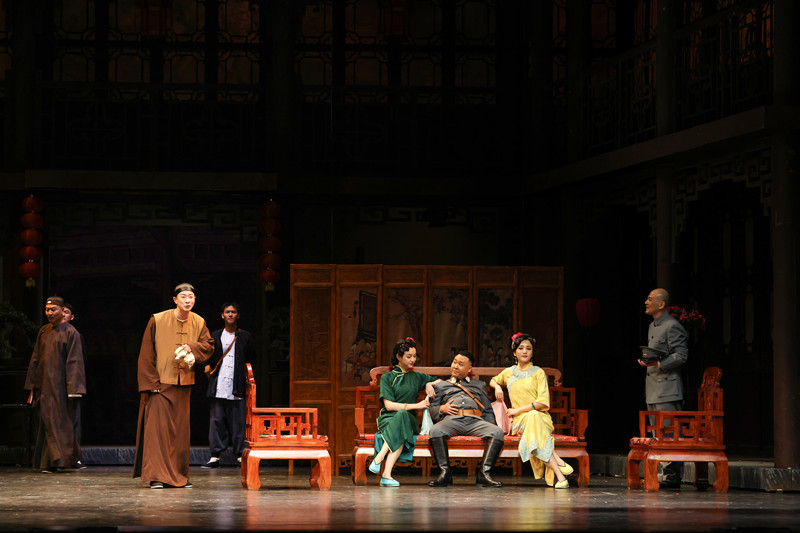 北京人艺传奇大戏《古玩》再度归来 首都剧场跨年上演