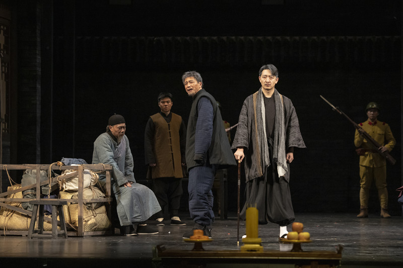 北京人艺传奇大戏《古玩》再度归来 首都剧场跨年上演