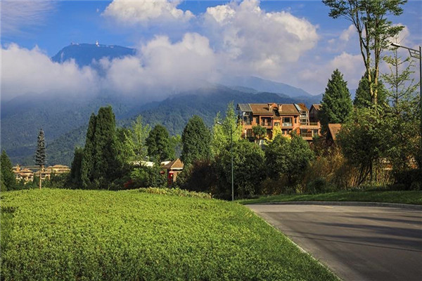 七里坪:群山抱明珠 山水画卷打造禅意盛境