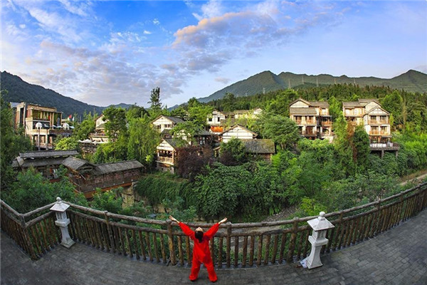 七里坪:群山抱明珠 山水画卷打造禅意盛境