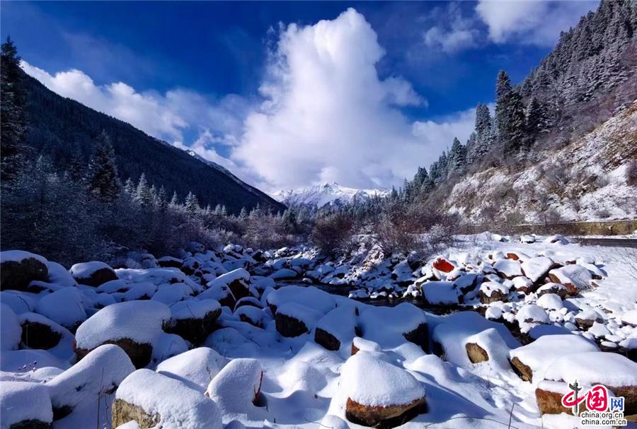 这个冬季 达古冰川的风景真绚色(组图)