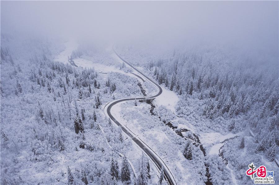 这个冬季 达古冰川的风景真绚色(组图)