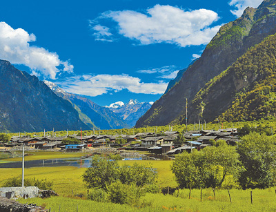 雪山襟绿水守朴归天然(寻找最美乡村·错高村)