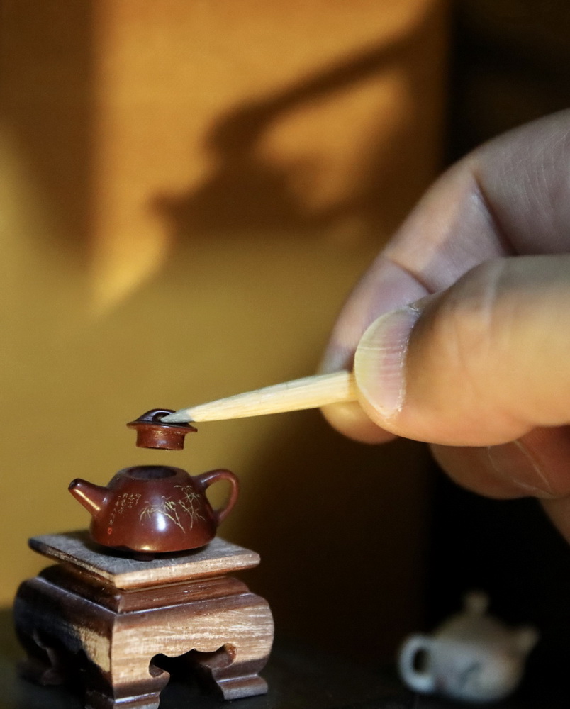 非遗微雕展绝技 一毫一厘“微”视界