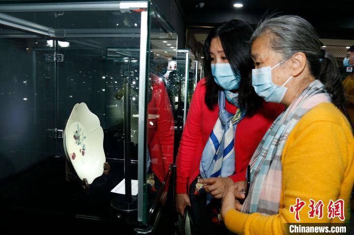 浙江慈溪秘色贡瓷作品展在京开幕