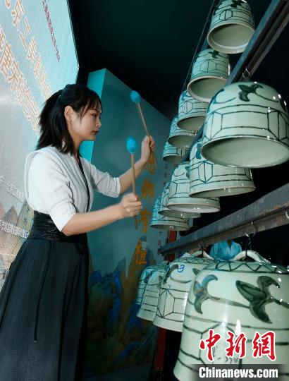 浙江慈溪秘色贡瓷作品展在京开幕