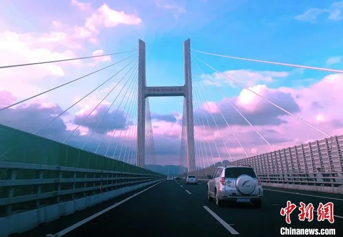 建桥禁区中的中国奇迹！世界最长公铁跨海大桥建成通车