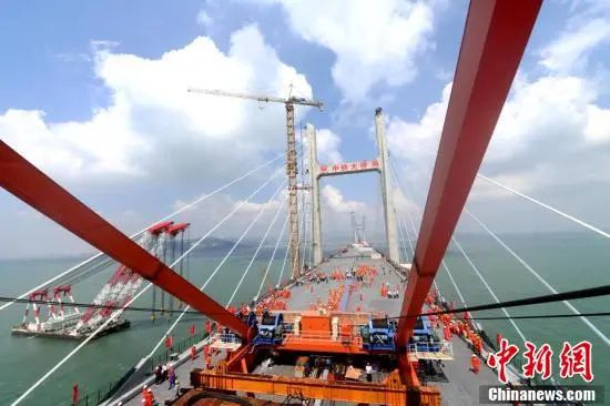 建桥禁区中的中国奇迹！世界最长公铁跨海大桥建成通车