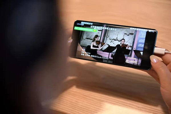 徐粤春：在场与在线