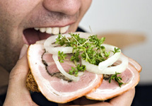 国家食品安全风险评估中心提示：元旦谨防食源性疾病