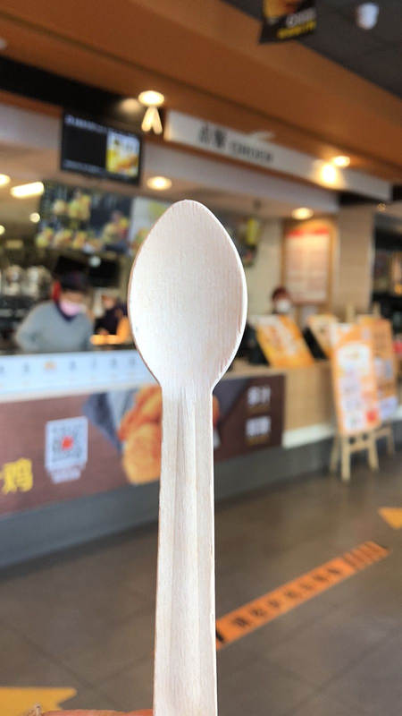 北京餐企限塑“动起来”：打包袋、吸管换装，可降解餐盒排上日程