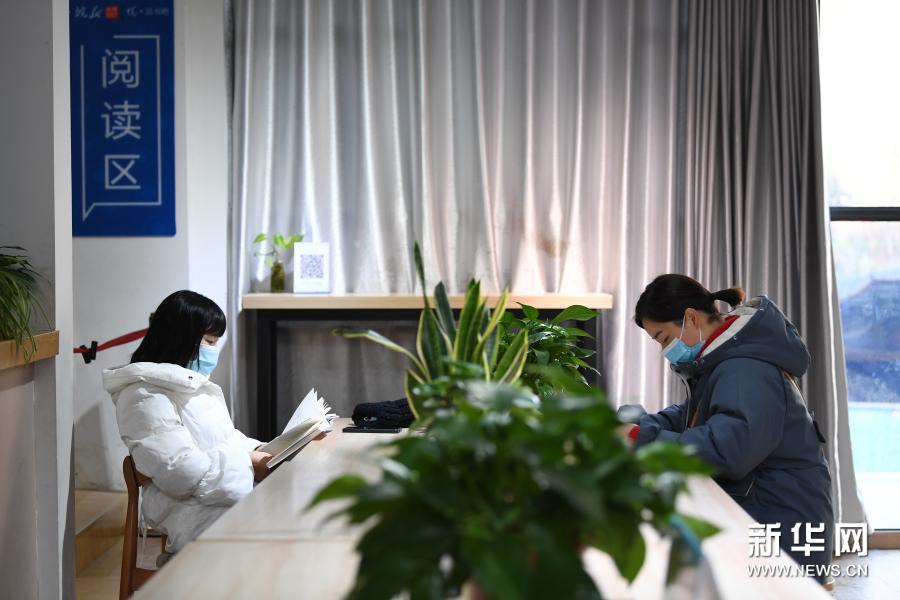 合肥：假日品书香