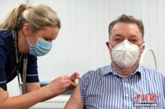确诊人数“急速攀升”！英国日增新冠病例首超6万