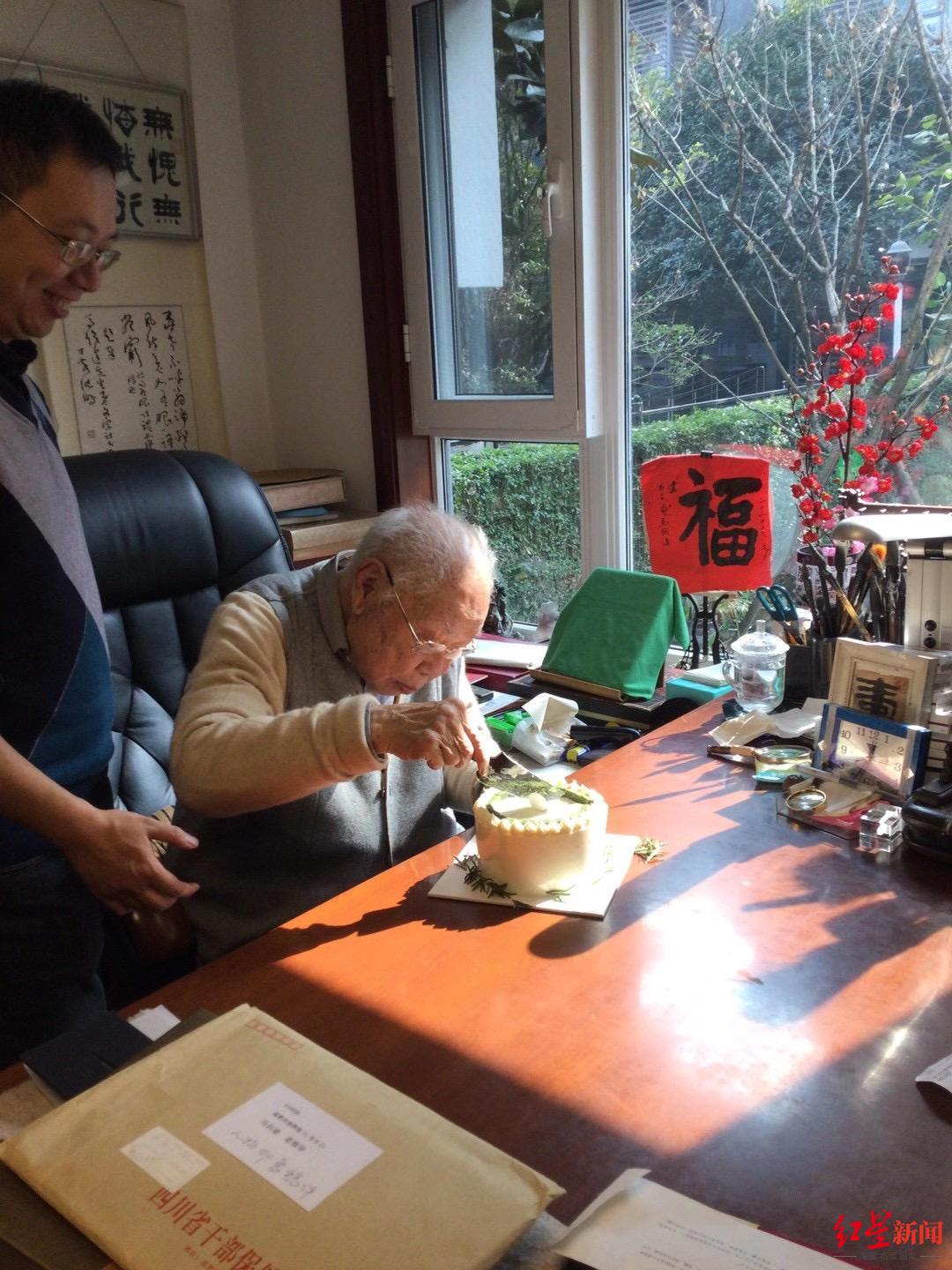 马识途庆祝106岁生日，四川作协主席：谈封笔时他仍聊起构思