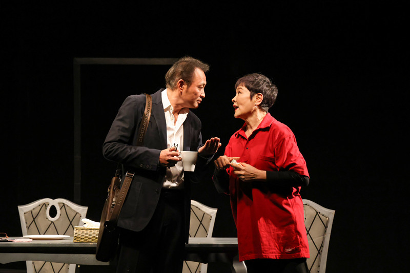 北京人艺小剧场话剧《关系》一票难求 一男三女复杂情感引探讨