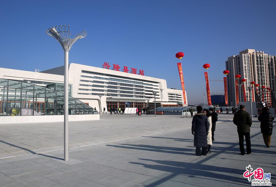 京沈高铁今日全线通车 河北兴隆迈入高铁时代