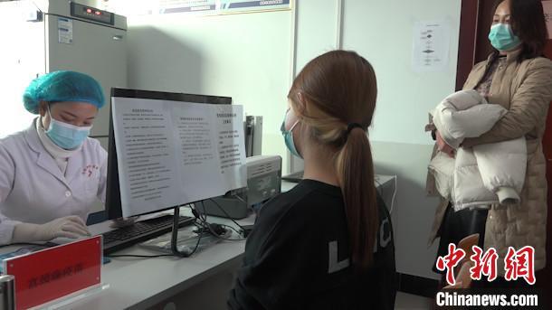 省级两会定发展关键词：卡脖子、双循环、全民健康