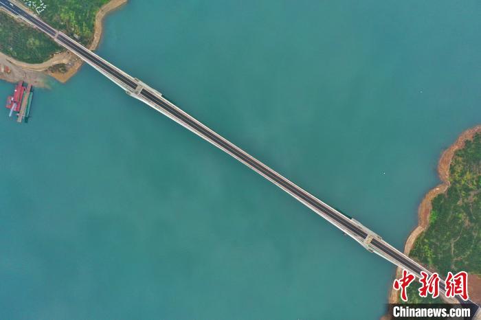 三峡库区童庄河大桥建成通车