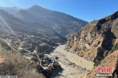 印度冰川断裂引发洪灾 已致19人死亡超200人失踪