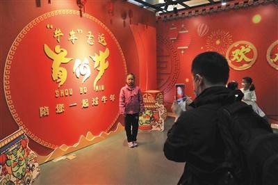 听故事、看电影、猜灯谜,首博今年春节开夜场