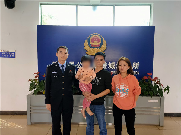 海南一中年妇女大年初一在超市门口公然拐带儿童：“看着可爱想抱回家抚养”