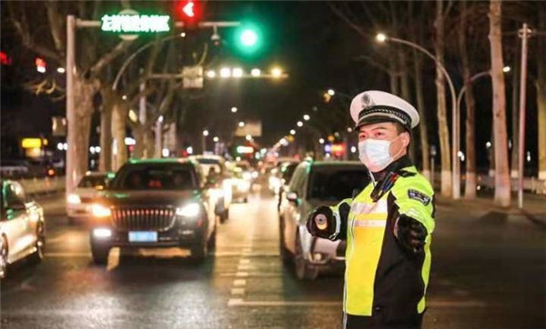 2.6万人次警力坚守 春节前两日山东全省交通安全形势平稳