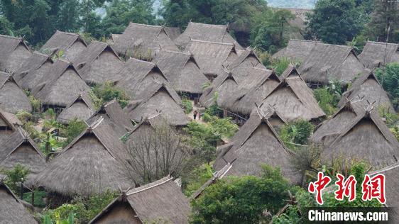 “中国最后一个原始部落”翁丁发生严重火灾暂无人员伤亡